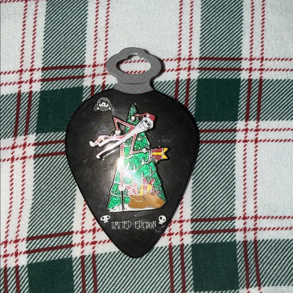 Limited Edition Sandy Claws Disney Pin